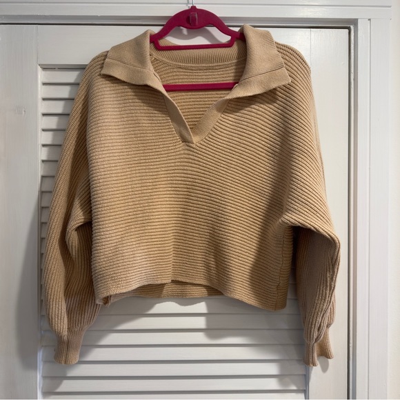 Women’s V-Neck Collared Sweater - Picture 3 of 4